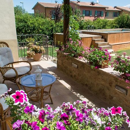 Antica Casa Del Glicine Apartment ปอจจิบองซี ภายนอก รูปภาพ