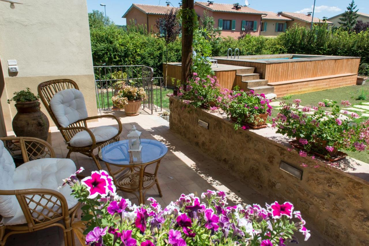 Antica Casa Del Glicine Apartment ปอจจิบองซี ภายนอก รูปภาพ