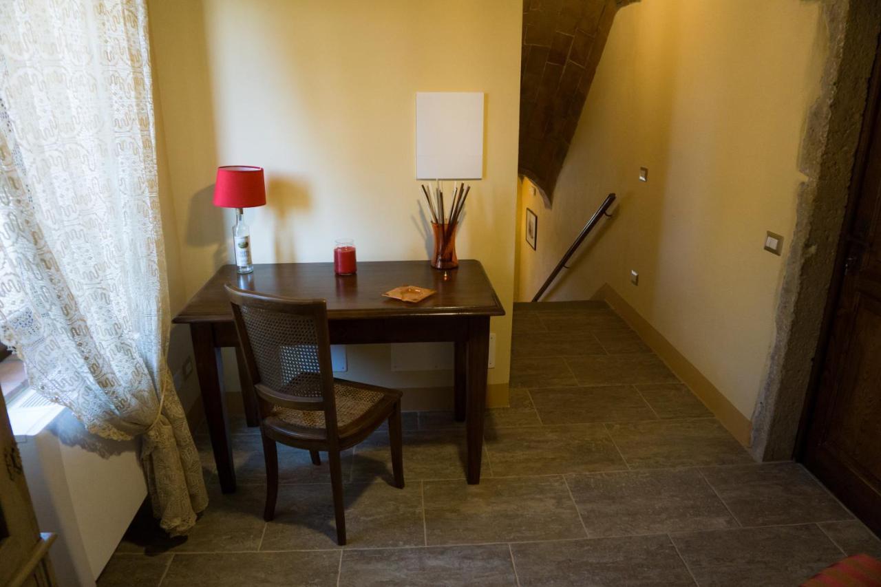 Antica Casa Del Glicine Apartment ปอจจิบองซี ภายนอก รูปภาพ
