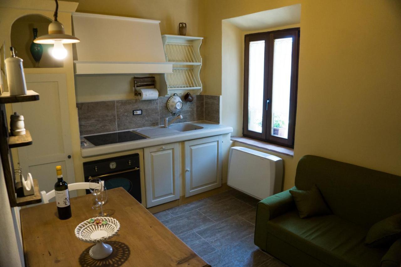 Antica Casa Del Glicine Apartment ปอจจิบองซี ภายนอก รูปภาพ
