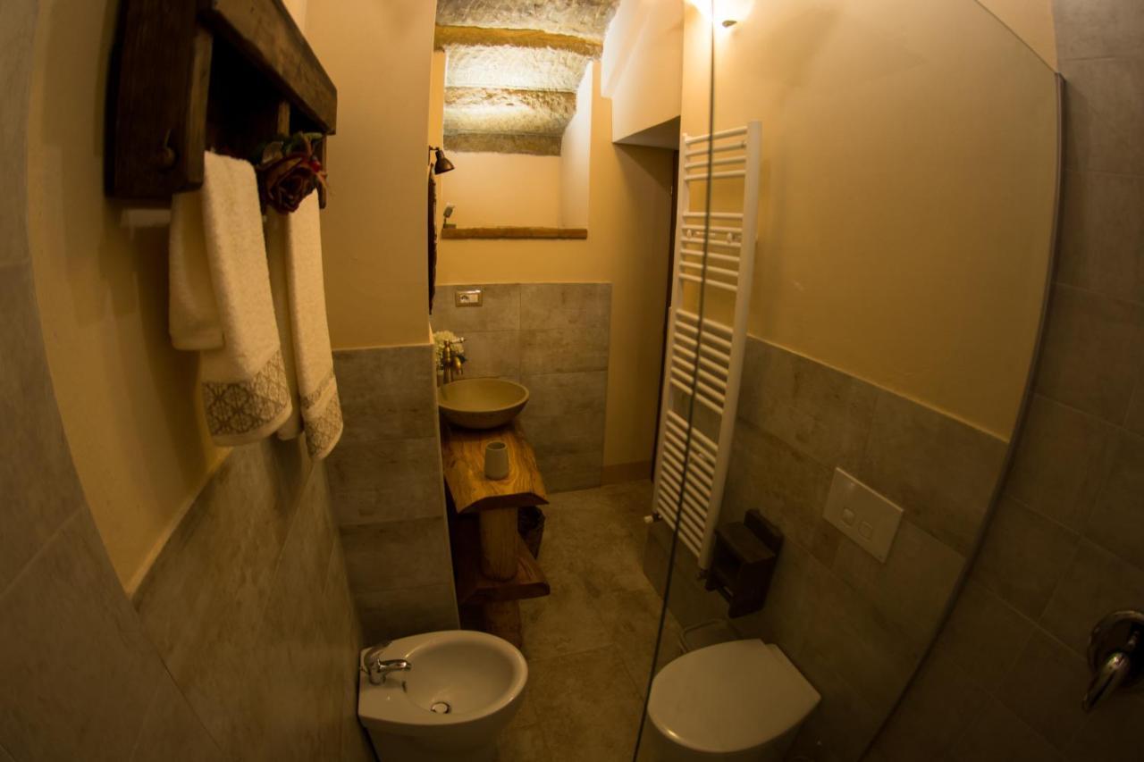 Antica Casa Del Glicine Apartment ปอจจิบองซี ภายนอก รูปภาพ