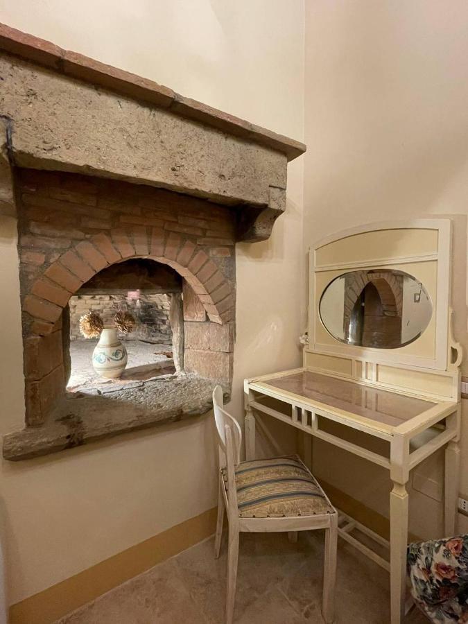 Antica Casa Del Glicine Apartment ปอจจิบองซี ภายนอก รูปภาพ