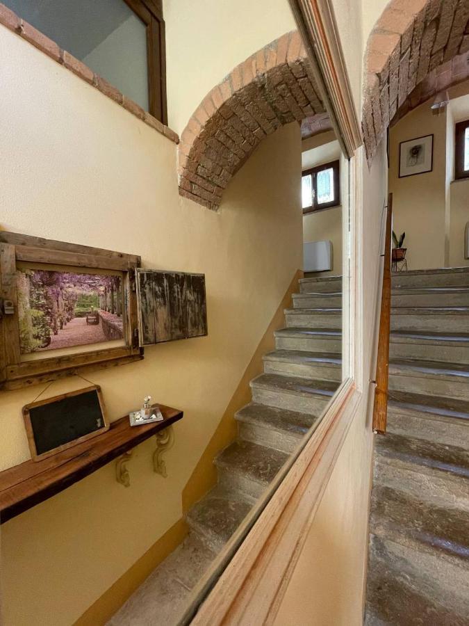 Antica Casa Del Glicine Apartment ปอจจิบองซี ภายนอก รูปภาพ