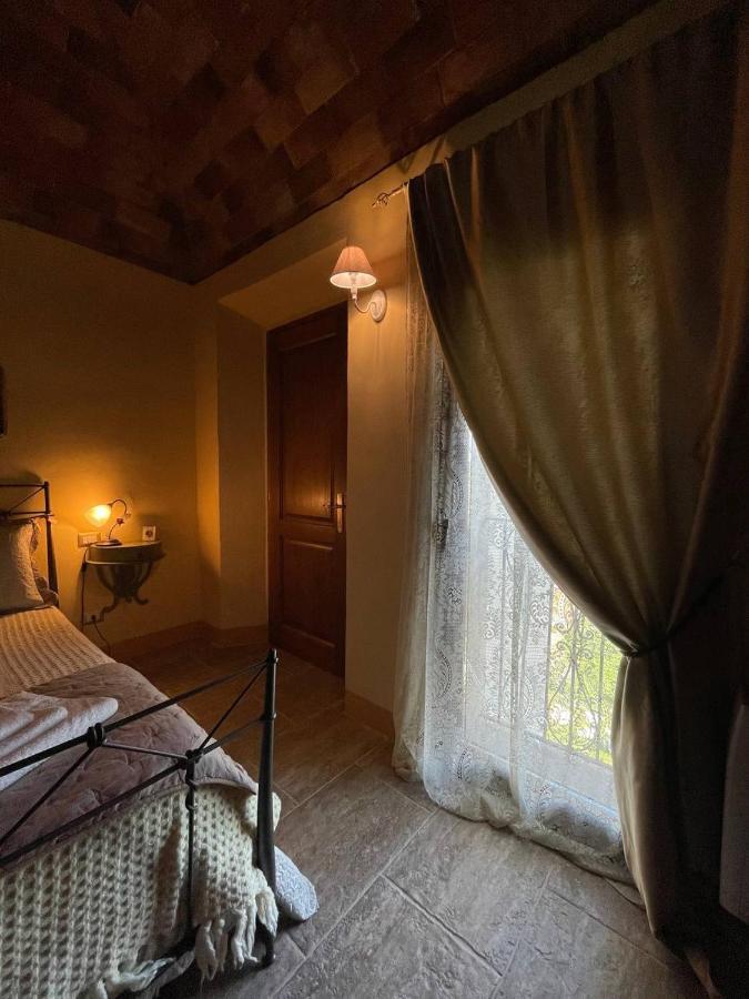Antica Casa Del Glicine Apartment ปอจจิบองซี ภายนอก รูปภาพ