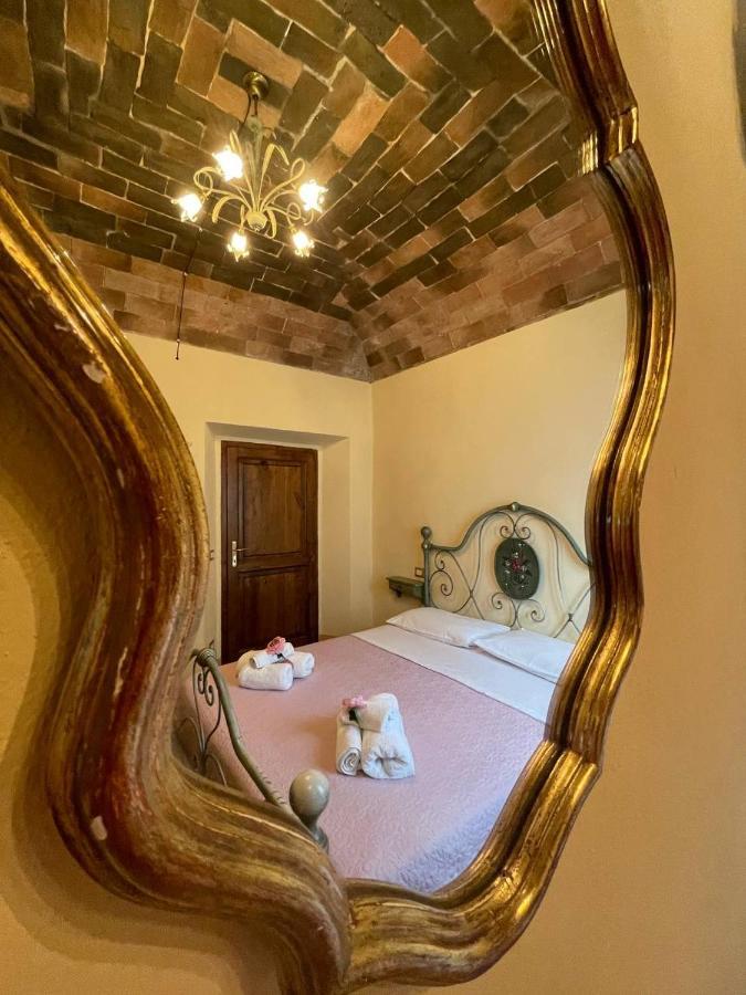 Antica Casa Del Glicine Apartment ปอจจิบองซี ภายนอก รูปภาพ